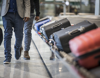 世界的な空の旅の急速な成長により、空港は数百万人規模の旅客とその手荷物の処理において、かつてないほどの厳しい課題に直面しています。従来の荷物処理システムには、効率の悪さ、誤処理の多さ、柔軟性の欠如といった問題が広く存在しています。こうした問題を克服するため、多くの空港ではAIドリブンのソリューションの導入が進んでいます。リアルタイムデータ処理と自動化機能により、手荷物管理プロセスを全面的に最適化し...